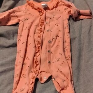 I'm selling all my daughters 0-3 month clothes